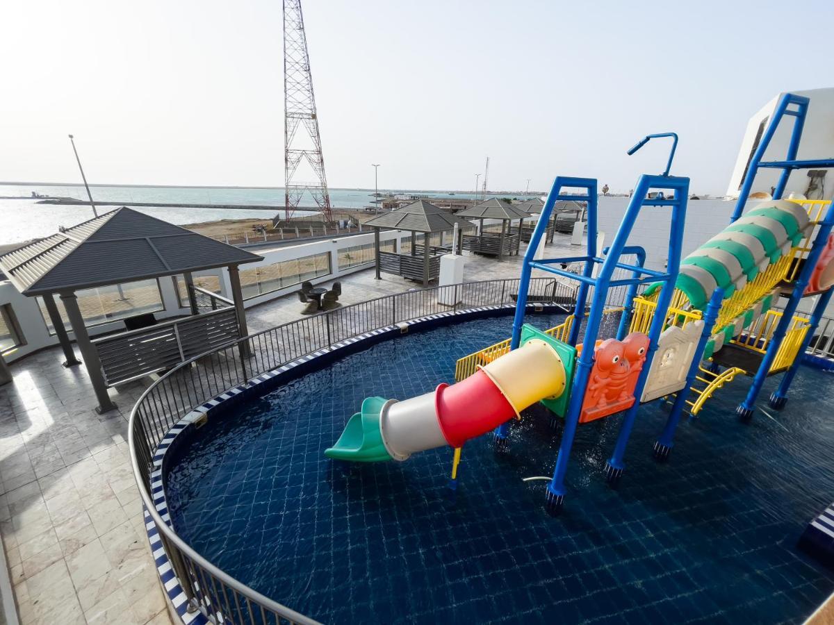 Sand Beach Suites Rayyis Bagian luar foto