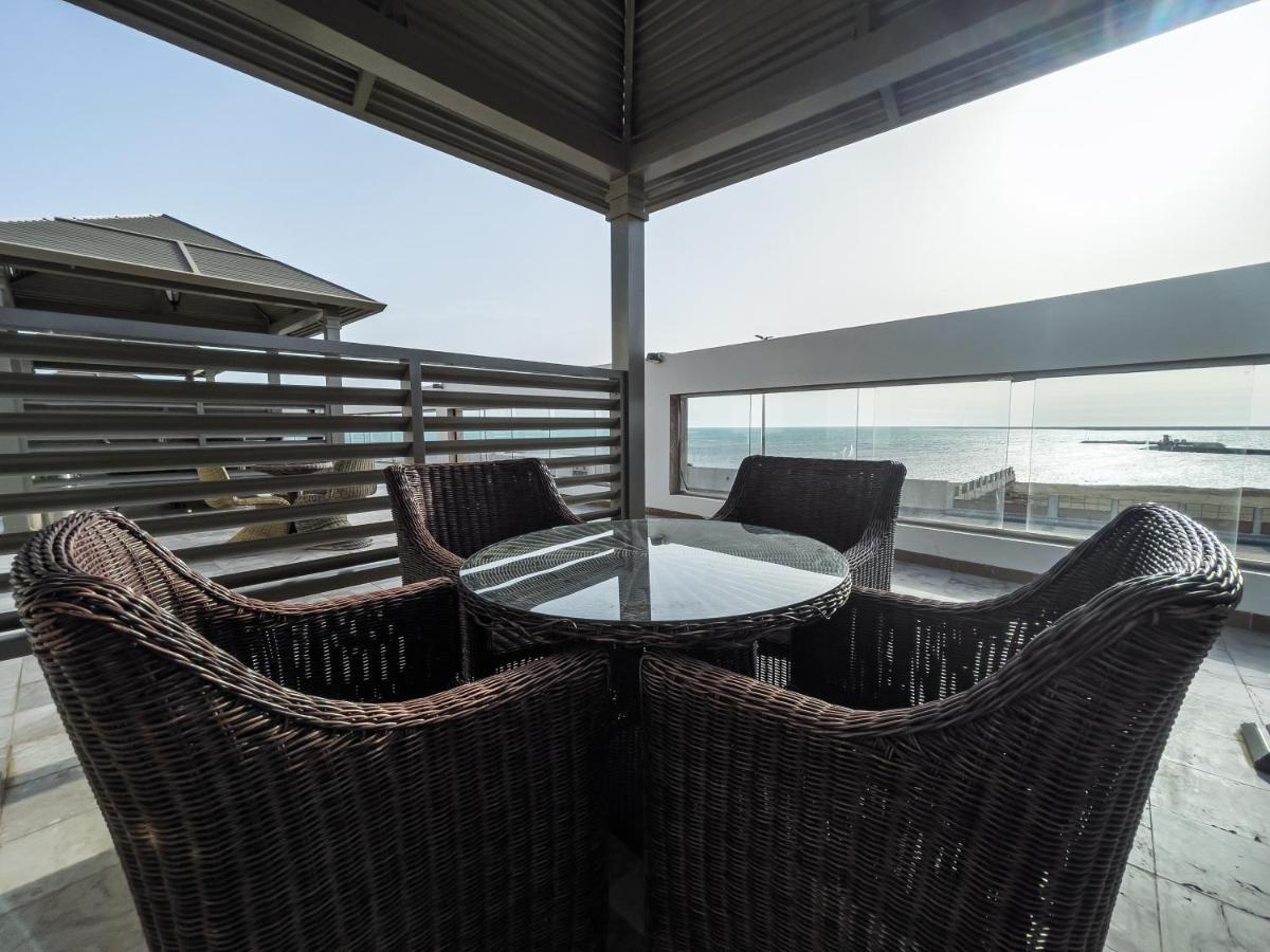 Sand Beach Suites Rayyis Bagian luar foto
