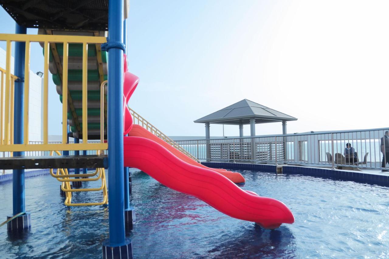 Sand Beach Suites Rayyis Bagian luar foto